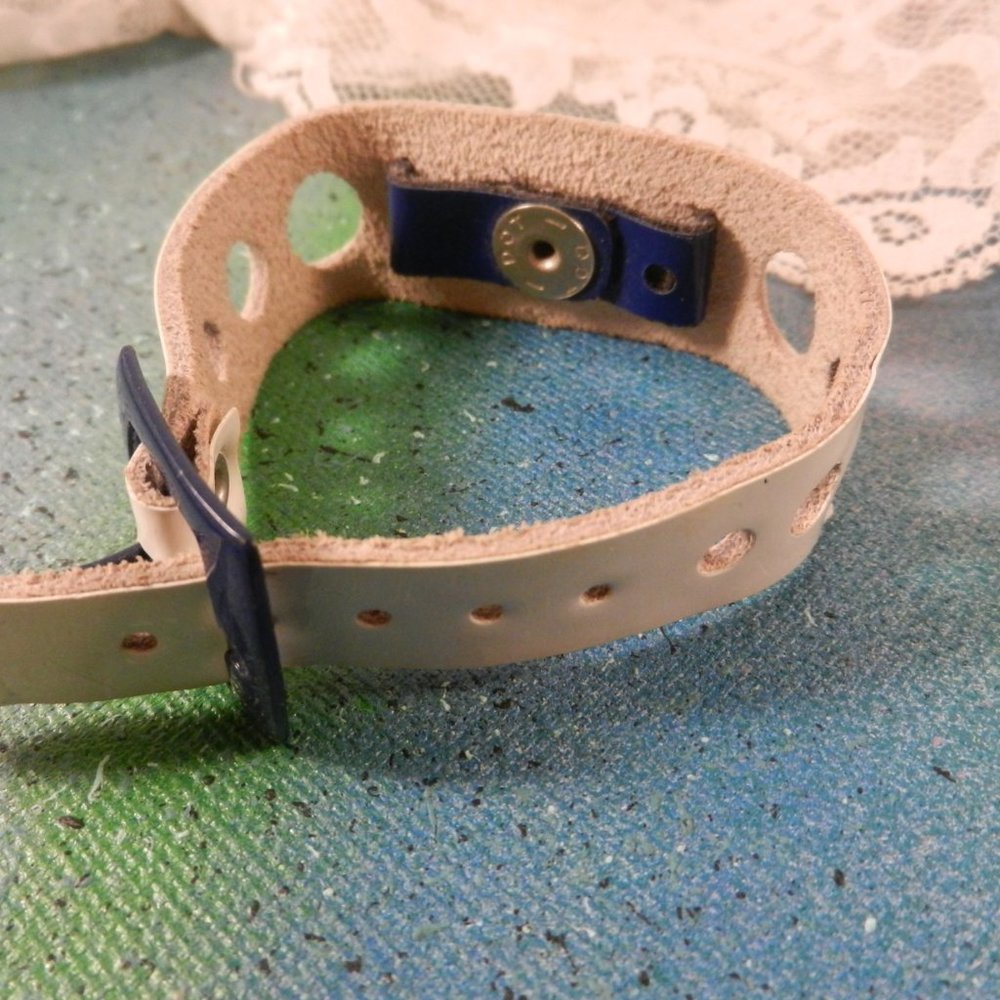 VTG 80s unisex watch band circle cut out blue white watchband sporty nautical - Picture 4 of 11